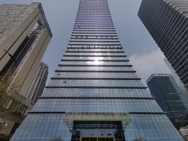 佛山中盈盛達國際金融中心外牆清洗